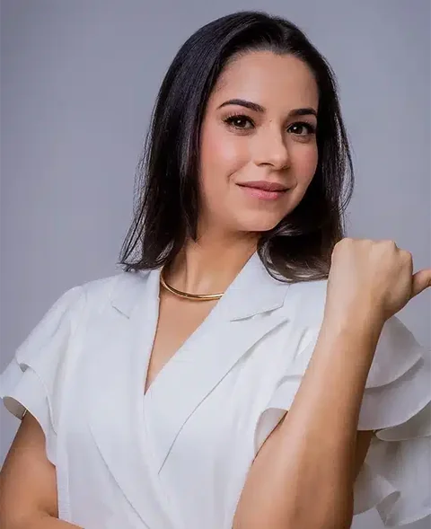 Retrato real da Dra. Thayani Utida, profissional da Conecson